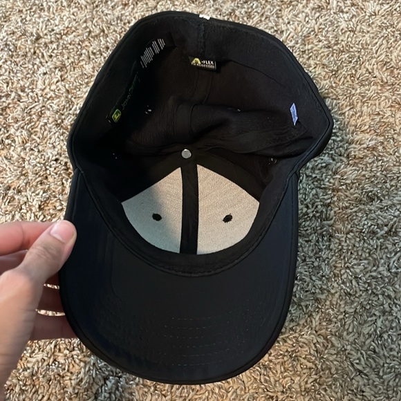 Black Men’s Flex Fit John Deere Hat - Picture 2 of 6